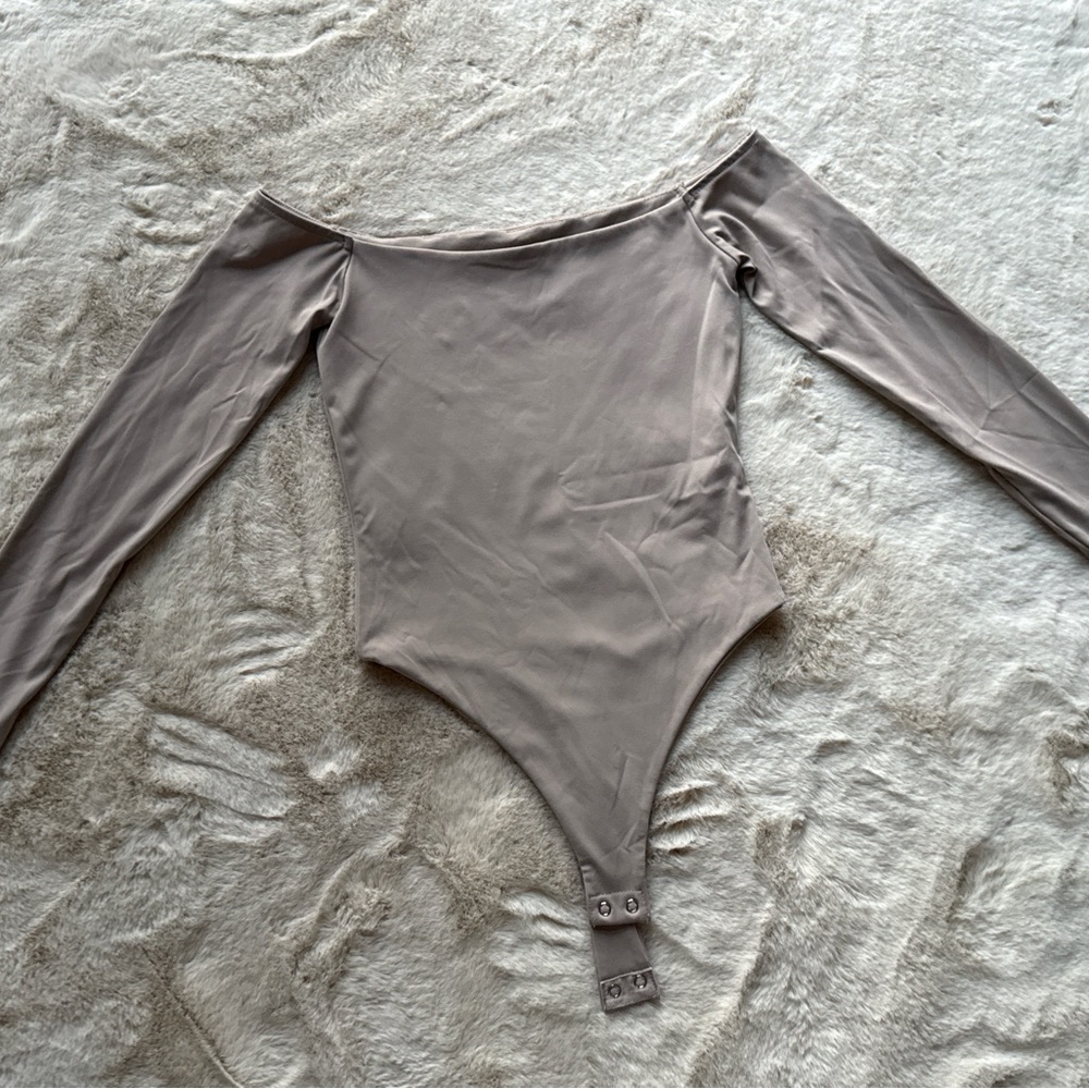 Long Sleeve Off-Shoulder Bodysuit in Taupe